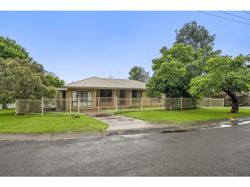 5 Champagne Crescent, Wilsonton Heights QLD 4350