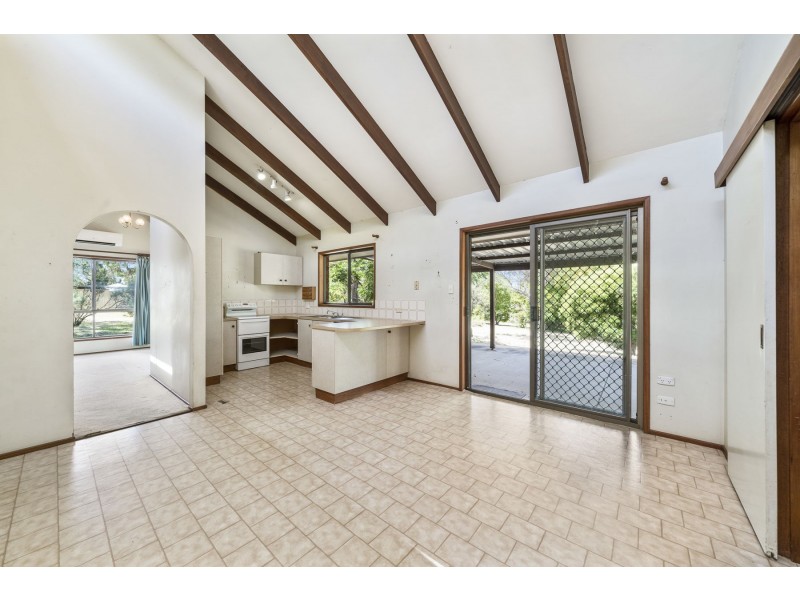 2 Neville Street, Meringandan West QLD 4352