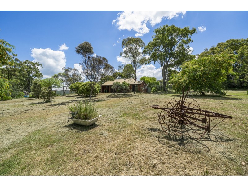 2 Neville Street, Meringandan West QLD 4352