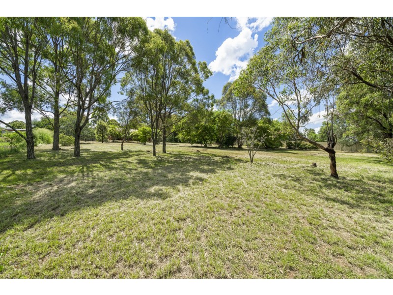 2 Neville Street, Meringandan West QLD 4352