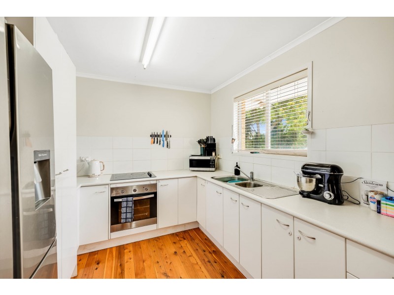 6 Diosma Street, Centenary Heights QLD 4350