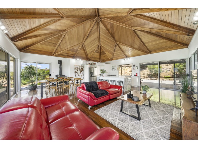 6 Lynda Court, Glencoe QLD 4352