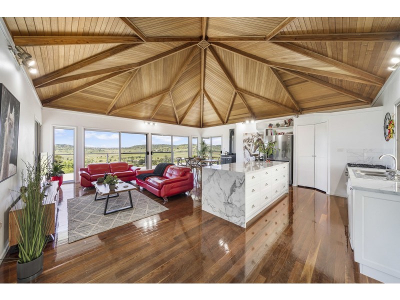 6 Lynda Court, Glencoe QLD 4352