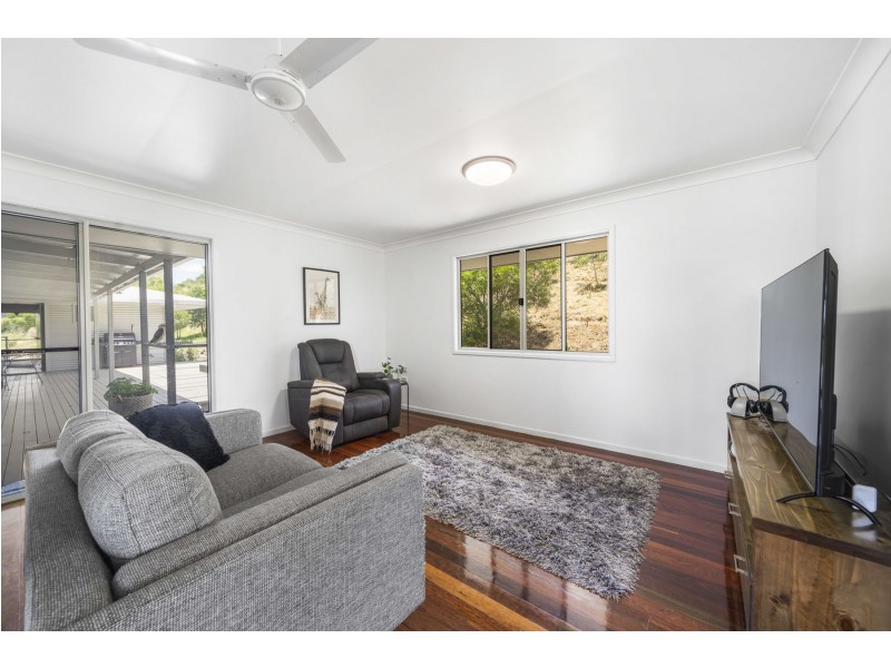 6 Lynda Court, Glencoe QLD 4352