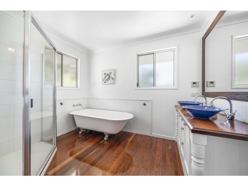 6 Lynda Court, Glencoe QLD 4352