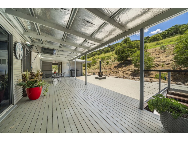 6 Lynda Court, Glencoe QLD 4352