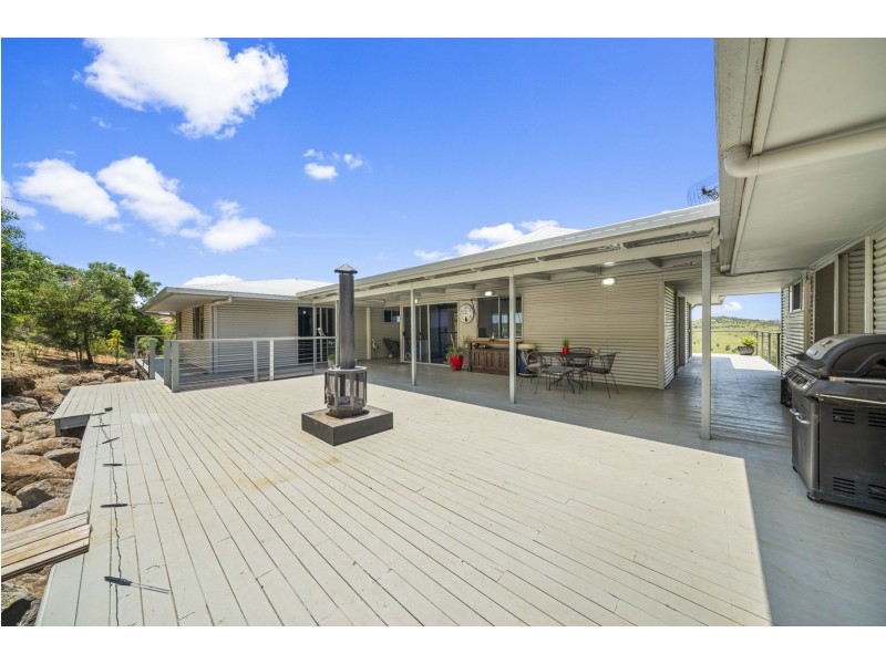 6 Lynda Court, Glencoe QLD 4352