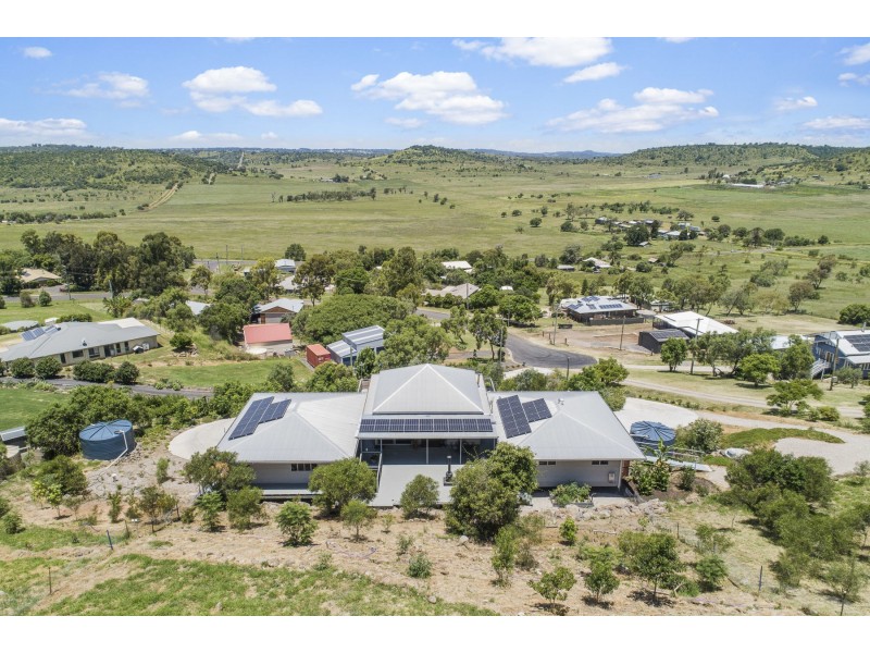 6 Lynda Court, Glencoe QLD 4352