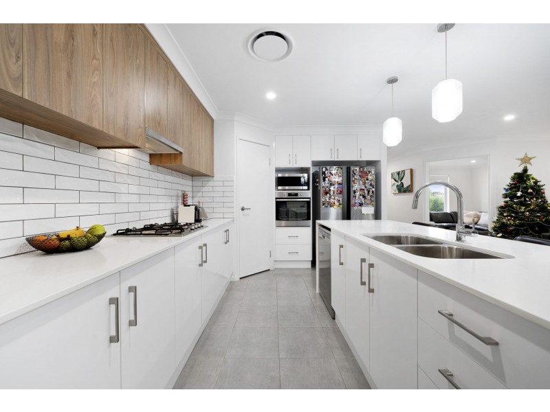 8 Meares Street, Kearneys Spring QLD 4350