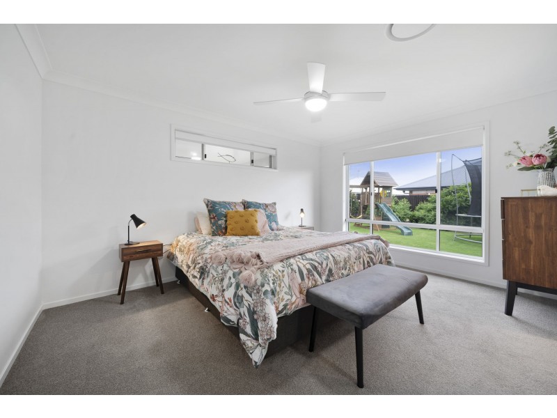 8 Meares Street, Kearneys Spring QLD 4350