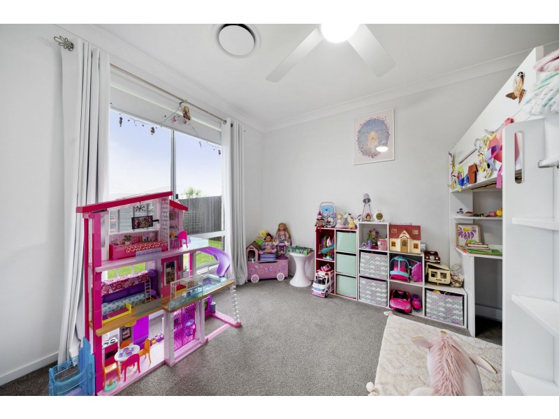 8 Meares Street, Kearneys Spring QLD 4350
