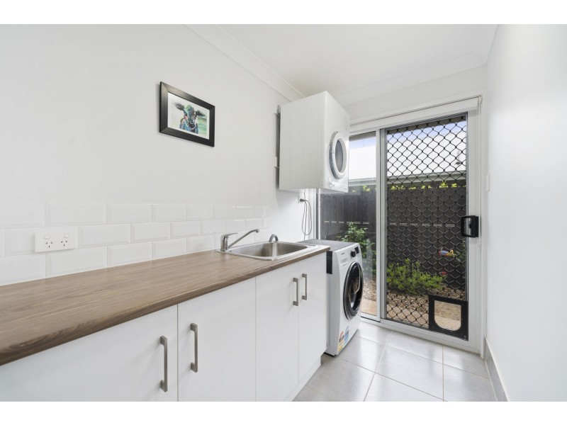 8 Meares Street, Kearneys Spring QLD 4350