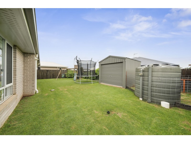 8 Meares Street, Kearneys Spring QLD 4350