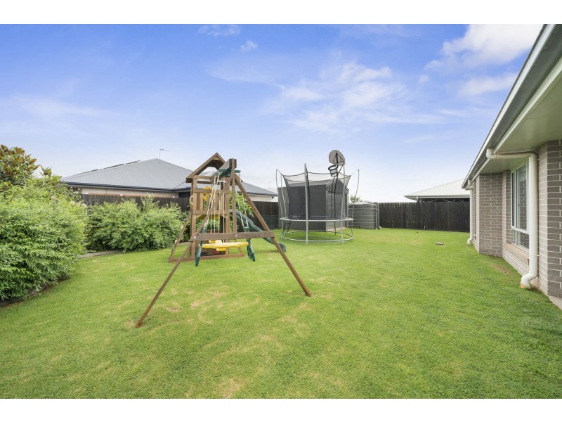 8 Meares Street, Kearneys Spring QLD 4350