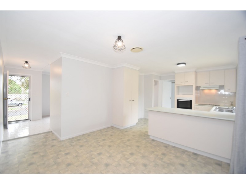 4 Radiata Court, Darling Heights QLD 4350