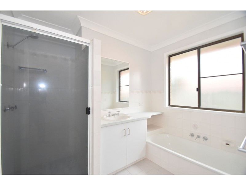 4 Radiata Court, Darling Heights QLD 4350