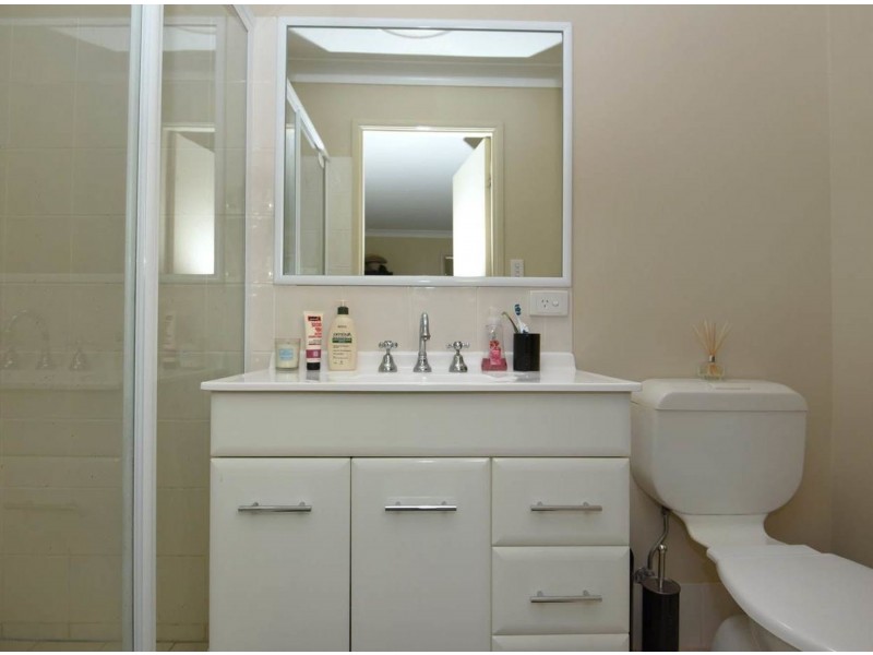 1/16 Village Court, Glenvale QLD 4350