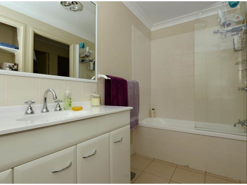 1/16 Village Court, Glenvale QLD 4350