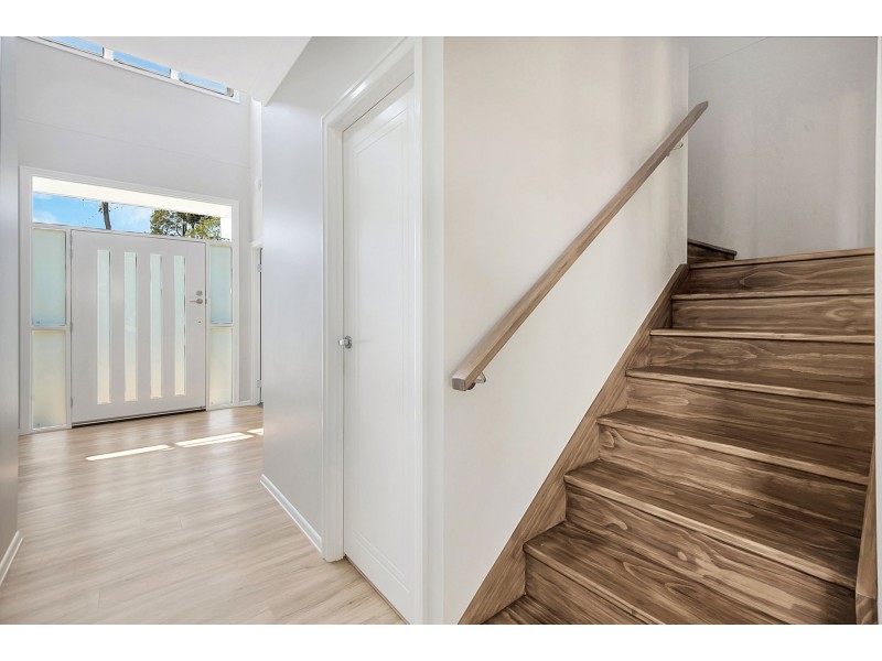 87A Mackenzie Street, Mount Lofty QLD 4350