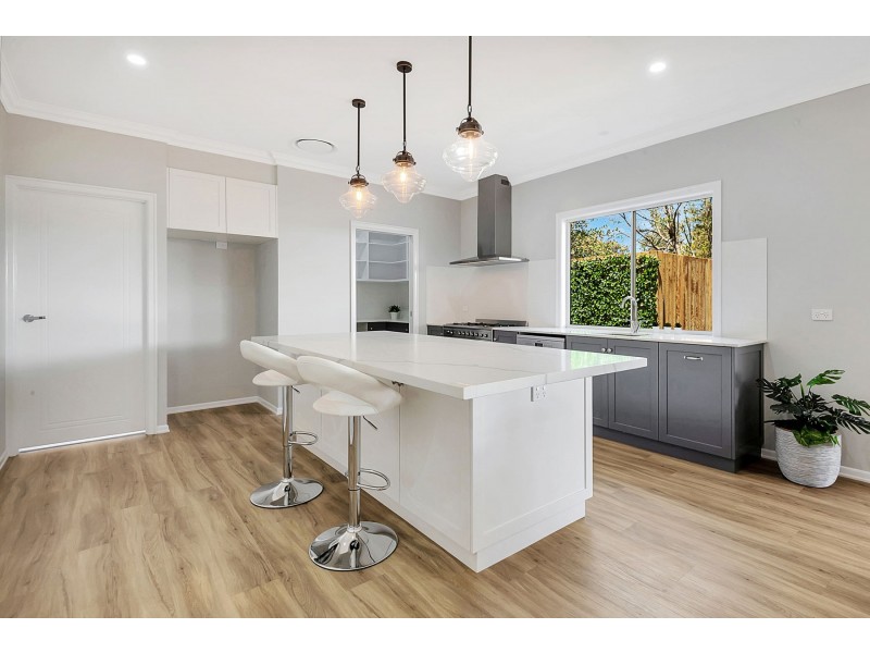 87A Mackenzie Street, Mount Lofty QLD 4350