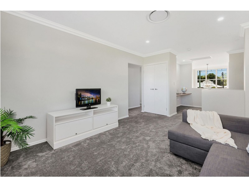 87A Mackenzie Street, Mount Lofty QLD 4350