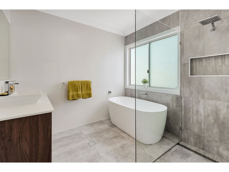 87A Mackenzie Street, Mount Lofty QLD 4350