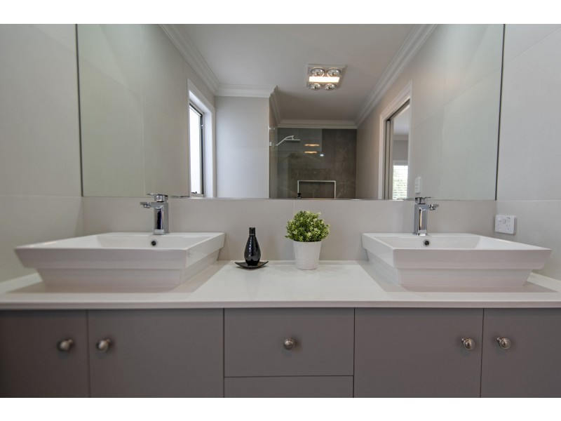 87A Mackenzie Street, Mount Lofty QLD 4350