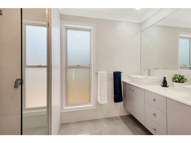 87A Mackenzie Street, Mount Lofty QLD 4350