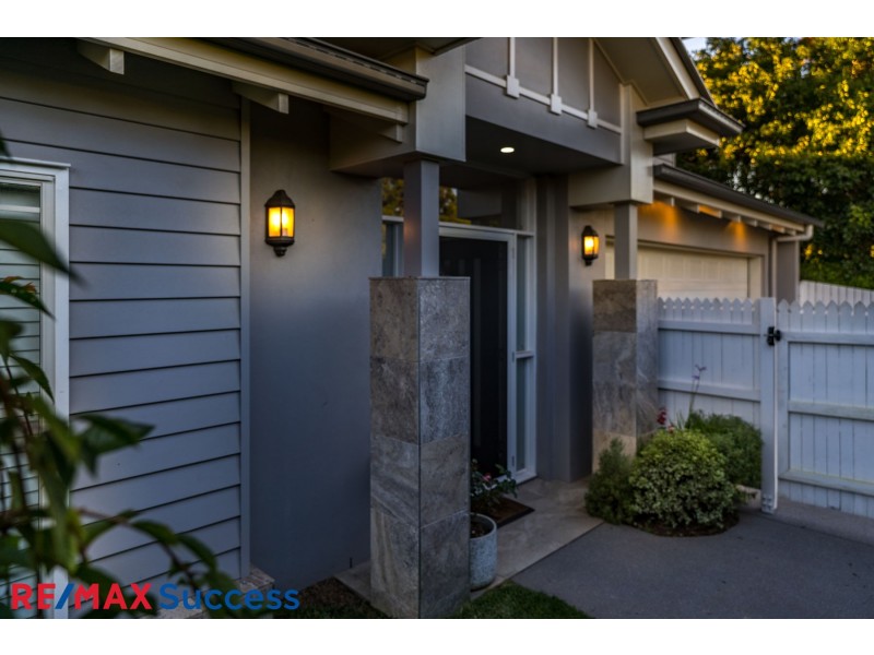 87A Mackenzie Street, Mount Lofty QLD 4350