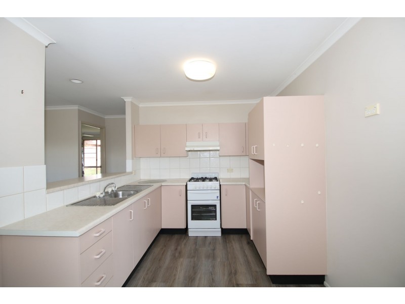 15 Shamrock Court, Middle Ridge QLD 4350