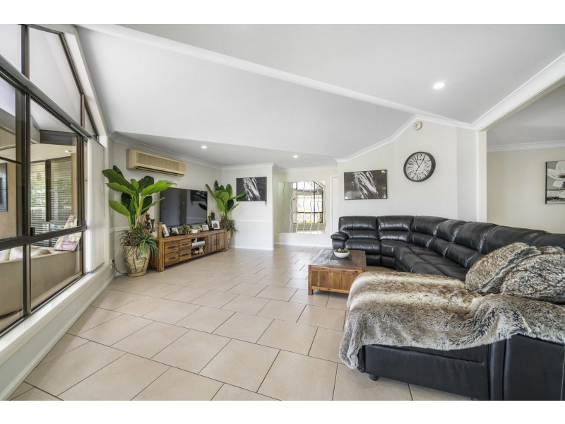 4 Roser Court, Withcott QLD 4352