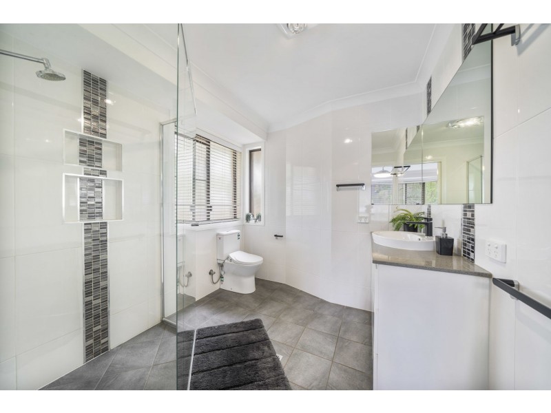 4 Roser Court, Withcott QLD 4352