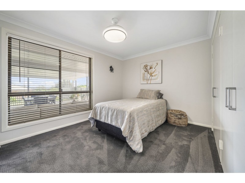 4 Roser Court, Withcott QLD 4352