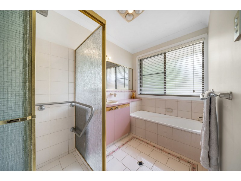 4 Roser Court, Withcott QLD 4352