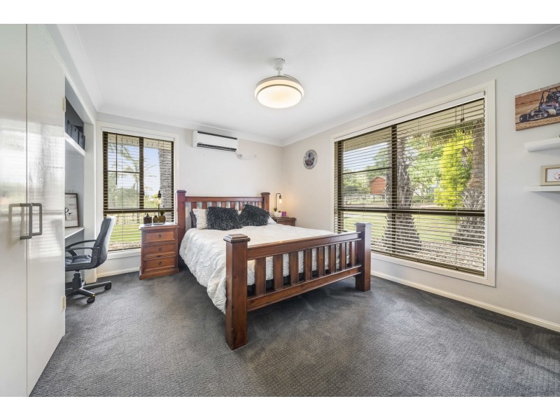 4 Roser Court, Withcott QLD 4352