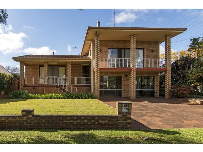 824 Ruthven Street, Kearneys Spring QLD 4350