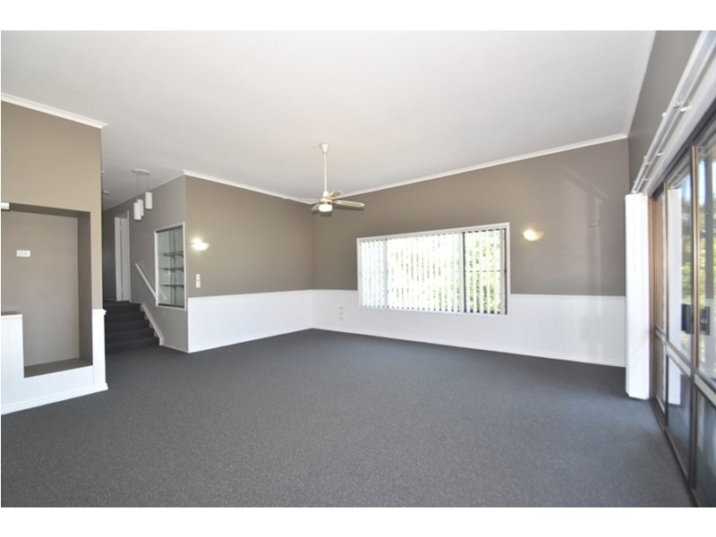824 Ruthven Street, Kearneys Spring QLD 4350