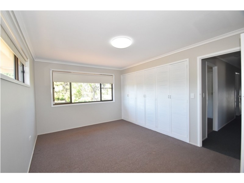 824 Ruthven Street, Kearneys Spring QLD 4350