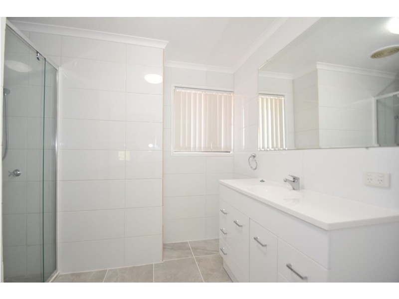 824 Ruthven Street, Kearneys Spring QLD 4350