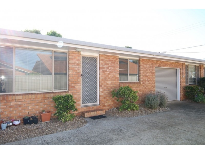 2/226 Herries Street, Newtown QLD 4350