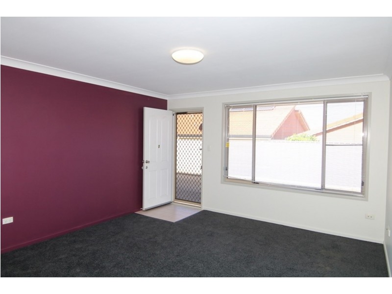 2/226 Herries Street, Newtown QLD 4350