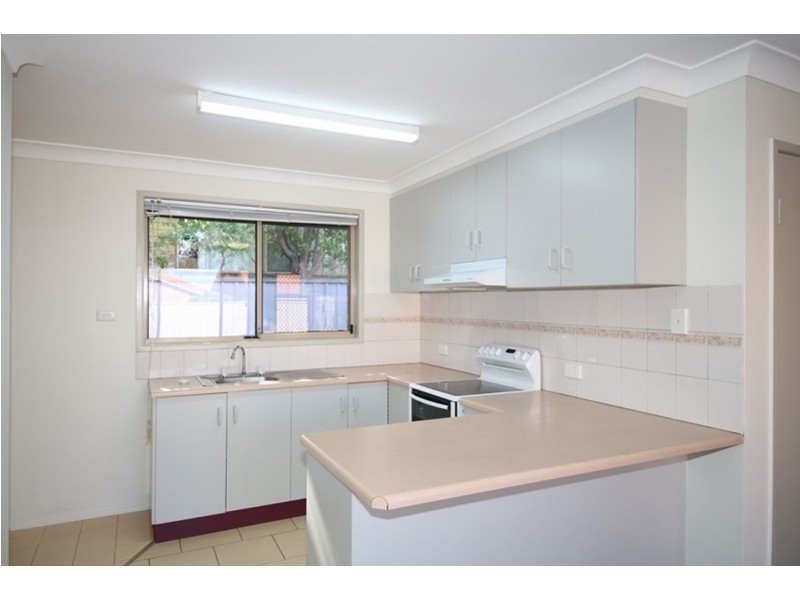 2/226 Herries Street, Newtown QLD 4350