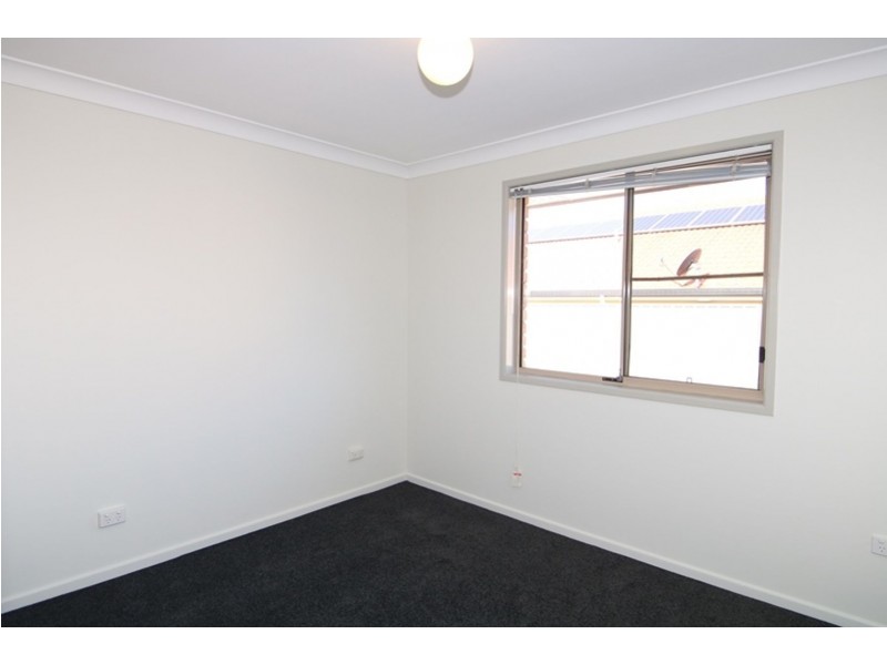2/226 Herries Street, Newtown QLD 4350