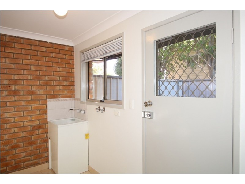 2/226 Herries Street, Newtown QLD 4350