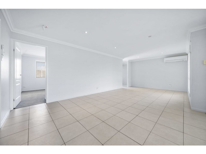 12 Sinclair Street, Wyreema QLD 4352