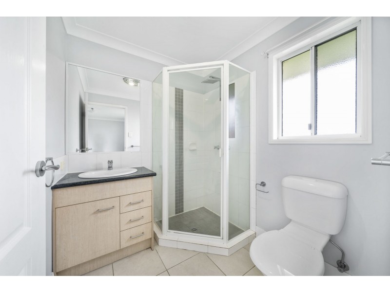 12 Sinclair Street, Wyreema QLD 4352