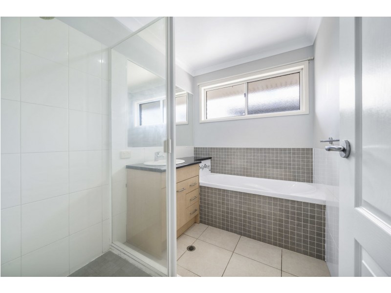 12 Sinclair Street, Wyreema QLD 4352