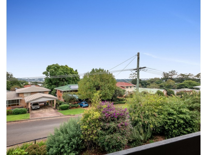 3/2 Benjamin Street, Mount Lofty QLD 4350