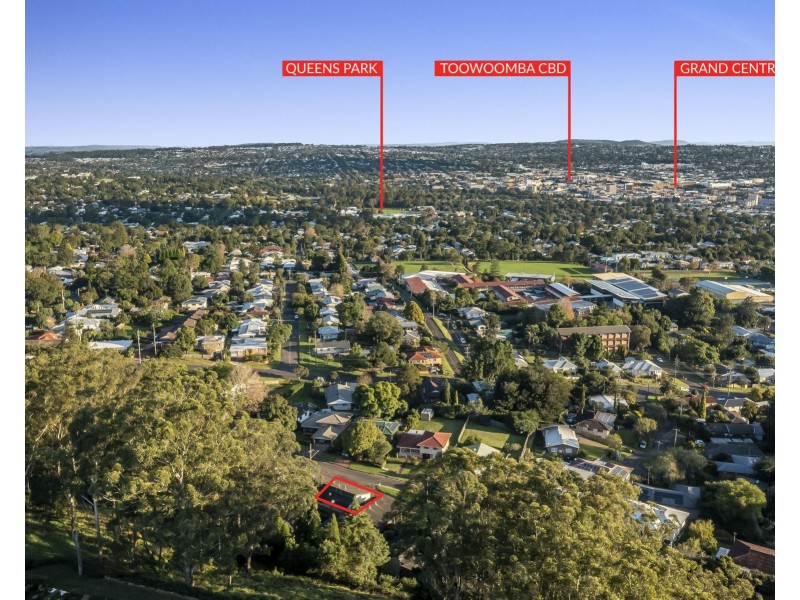 3/2 Benjamin Street, Mount Lofty QLD 4350