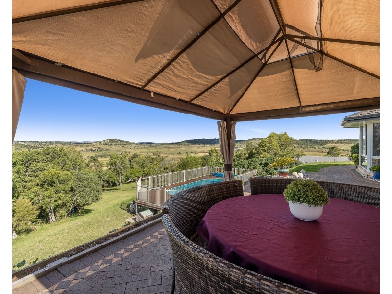 8 Nichols Drive, Glencoe QLD 4352